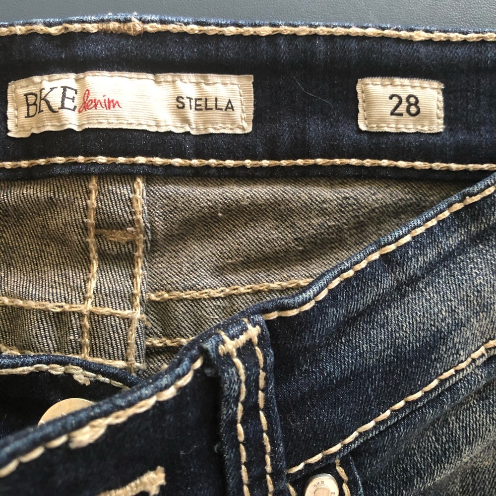 Capri’s - Picture 3 of 4